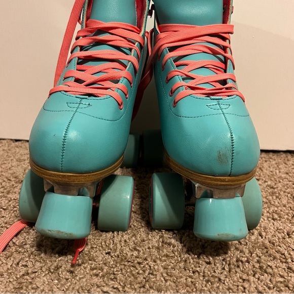 Aqua Impala Roller Skates - Picture 2 of 5
